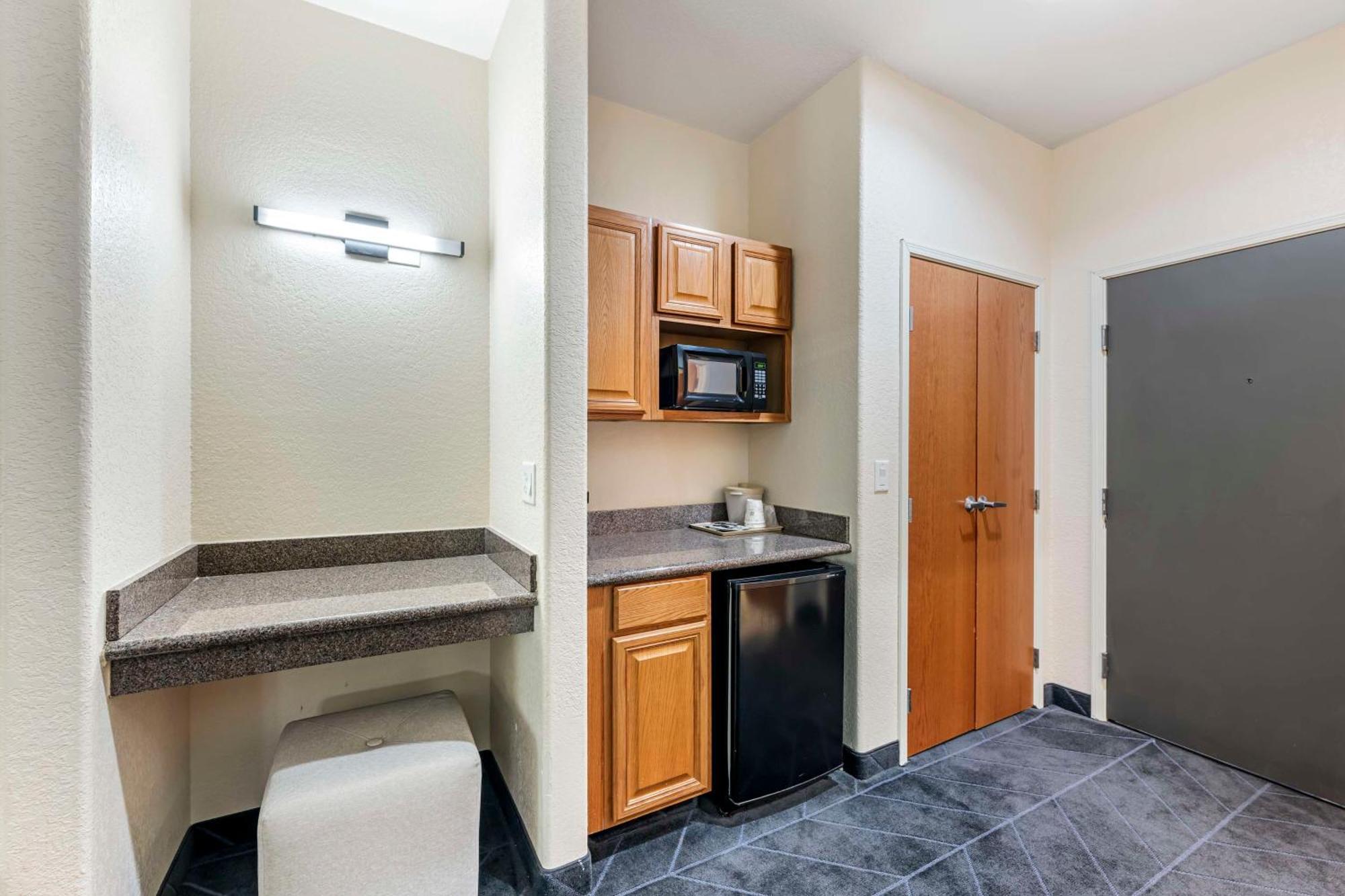 Best Western Lubbock West Inn & Suites Exteriör bild